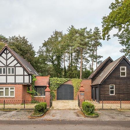 Beautiful English Villa With Hottub Zuidwolde  Bagian luar foto