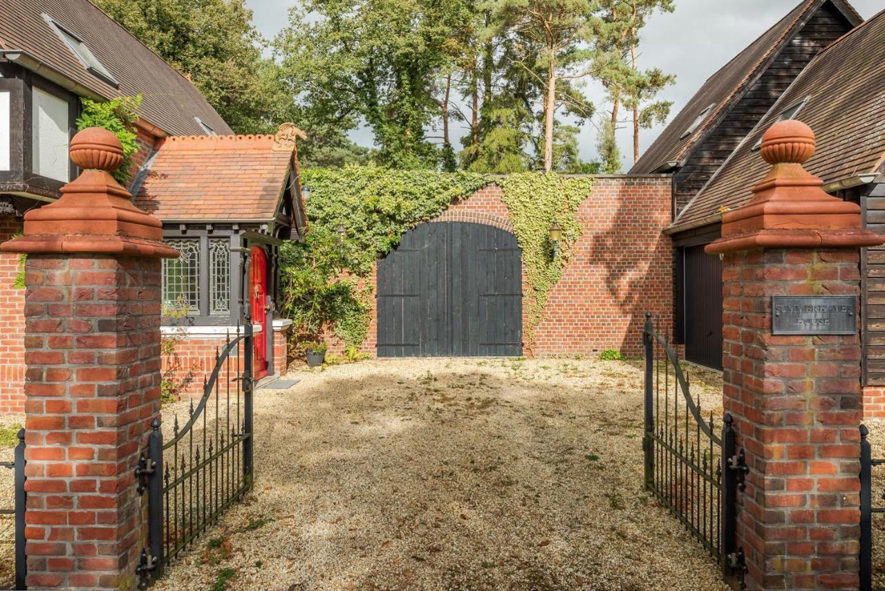 Beautiful English Villa With Hottub Zuidwolde  Bagian luar foto