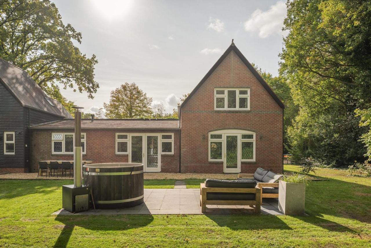 Beautiful English Villa With Hottub Zuidwolde  Bagian luar foto