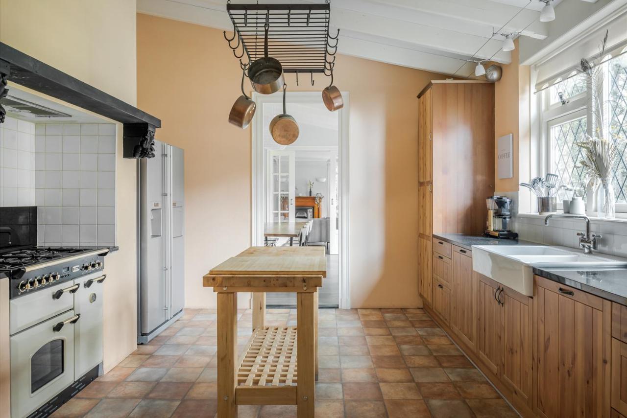 Beautiful English Villa With Hottub Zuidwolde  Bagian luar foto