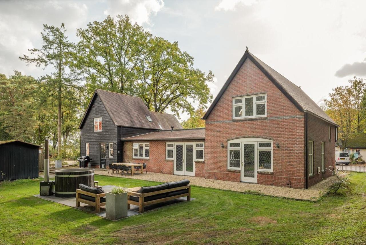 Beautiful English Villa With Hottub Zuidwolde  Bagian luar foto